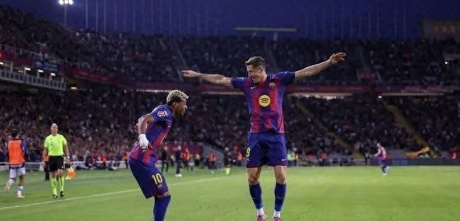 AC米兰血洗巴萨，莱万高光表现的简单介绍