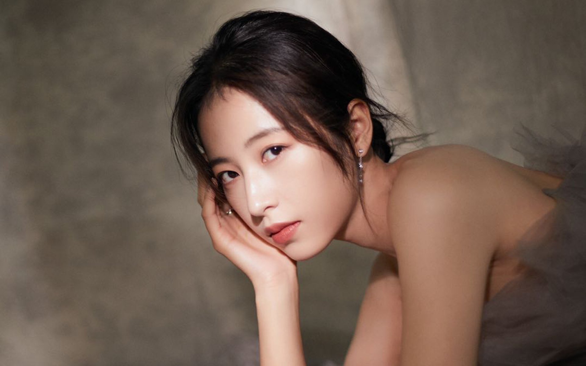 开云官方app入口-F1街道赛之夜，布伦森连续得分拉开差距，技术与勇气的双重奏