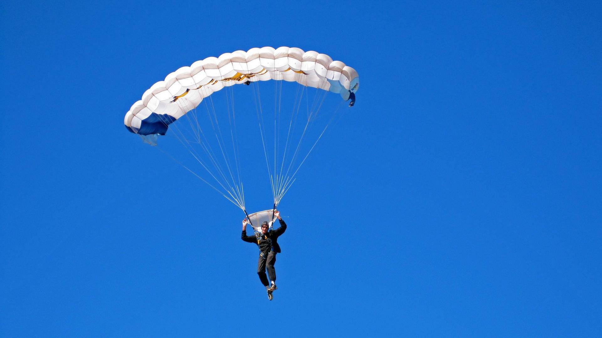 猛龙踏平广厦队，浓眉成为关键先生