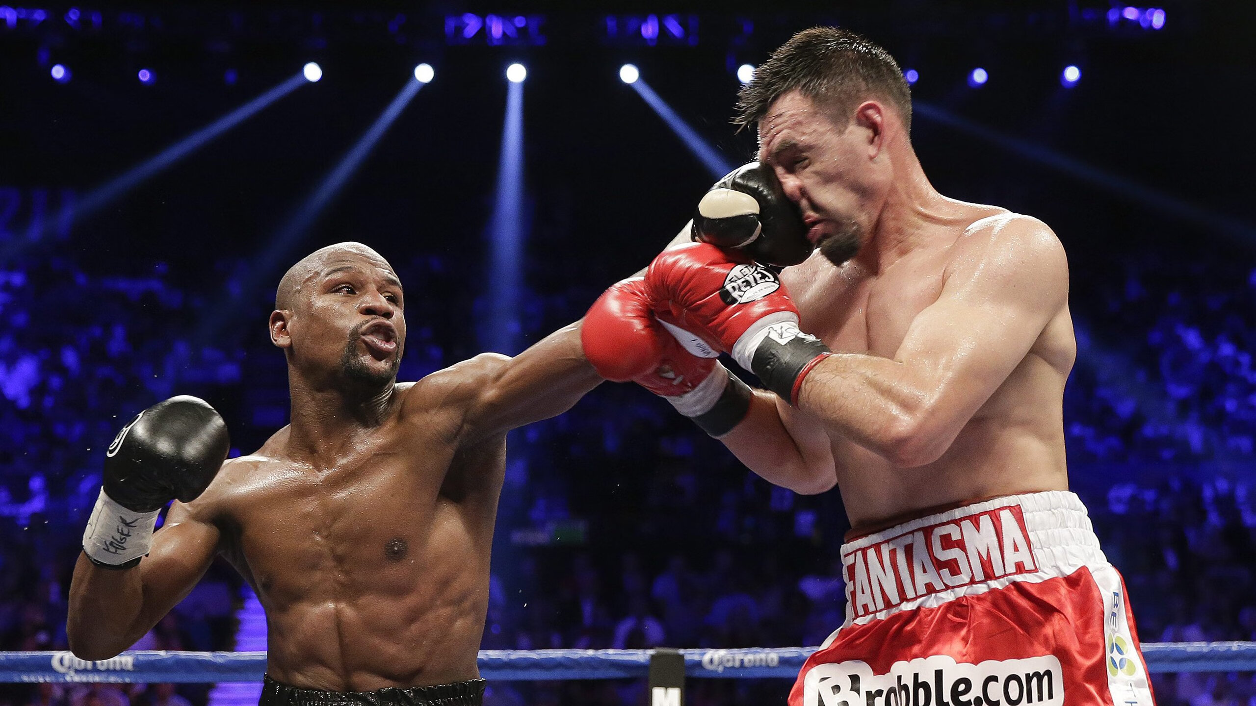 NBA季后赛之夜，拉亚持续制造杀伤，独行侠的隐形引擎