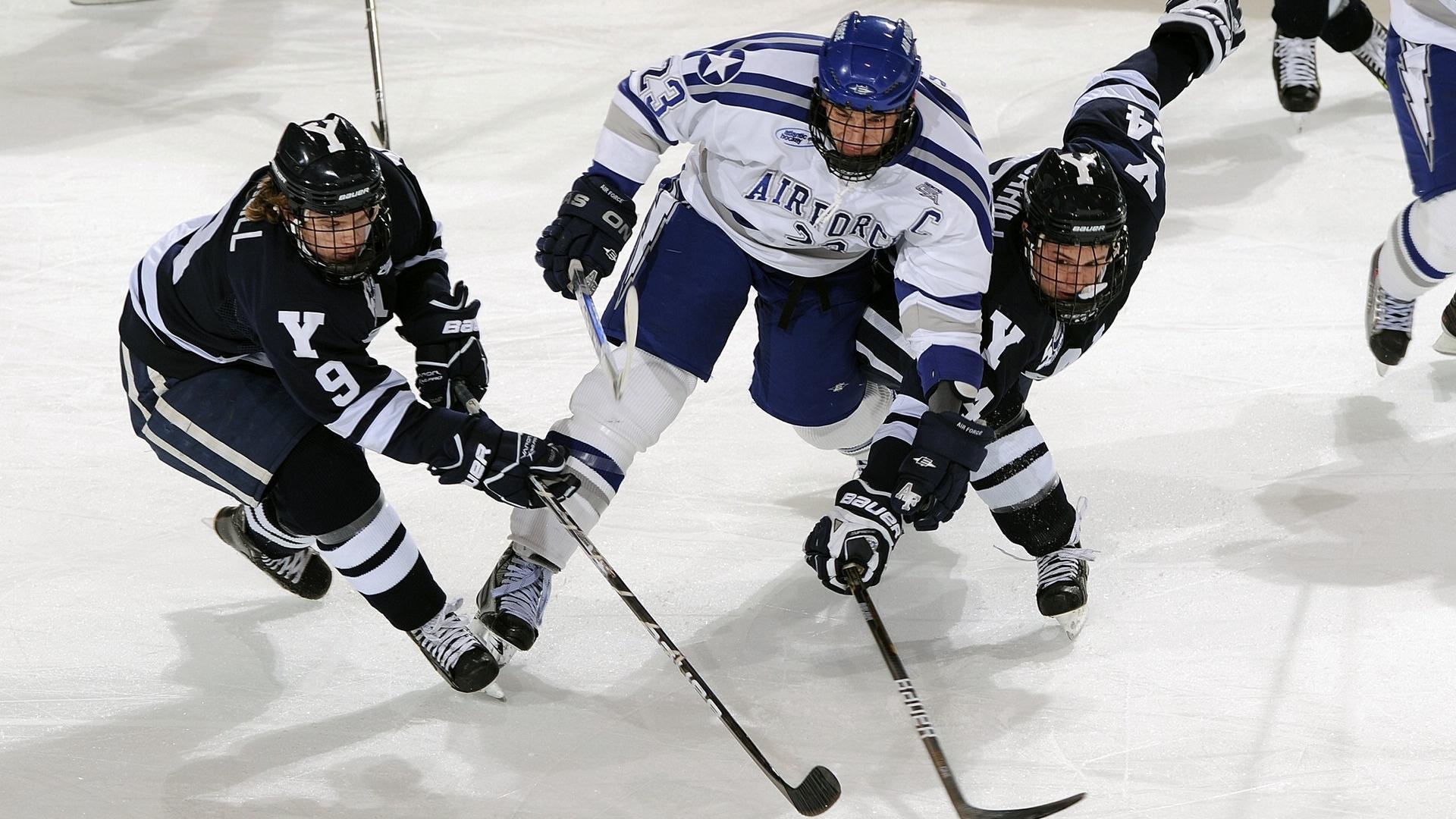 绝杀时刻,红牛二队逆袭索伯,维斯塔潘神级超车引爆围场